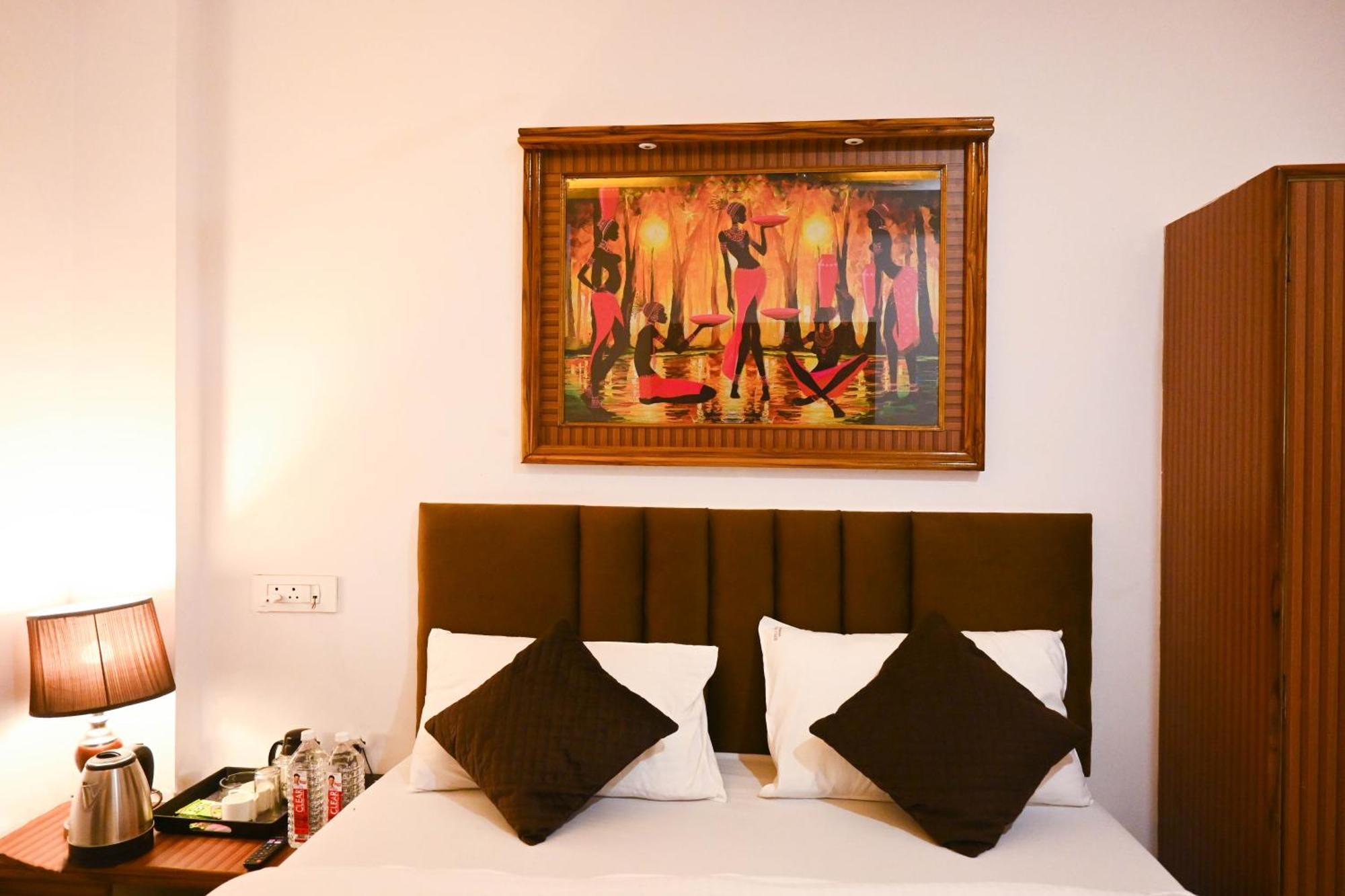 Brij Hotel *